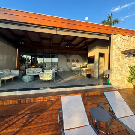 Casa à venda com 6 suítes no condomínio Vila Pinhal, Itirapina - SP