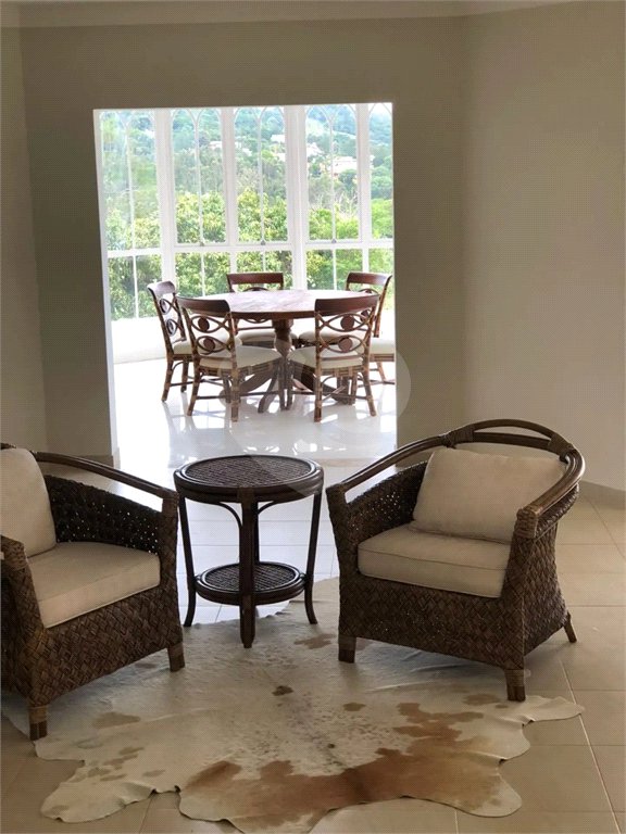 Casa à venda com 5 quartos, sendo 4 suítes, no condomínio Sol Vinhedo, Vinhedo - SP