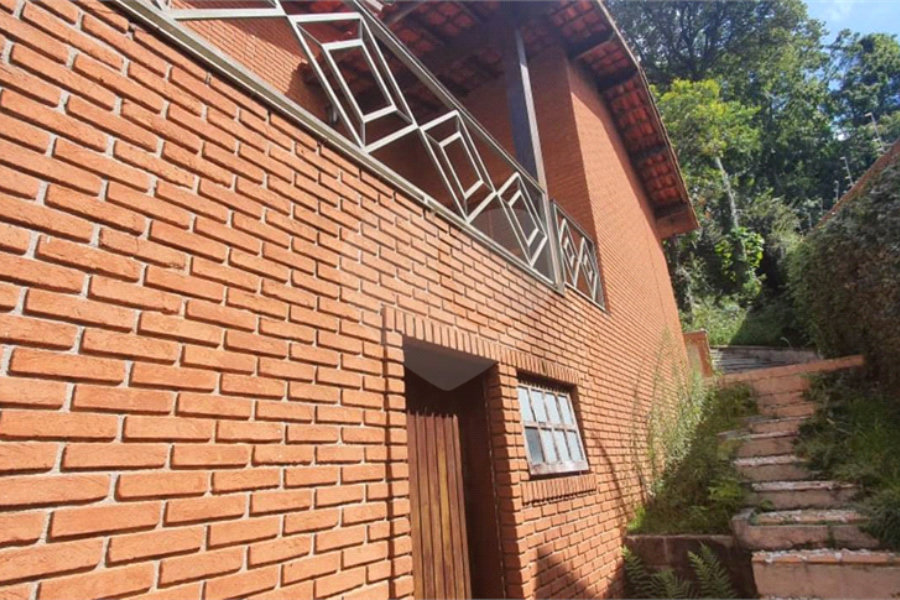 Sobrado à venda ou para alugar com 5 quartos, sendo 3 suítes,  em Tremembé, São Paulo, SP