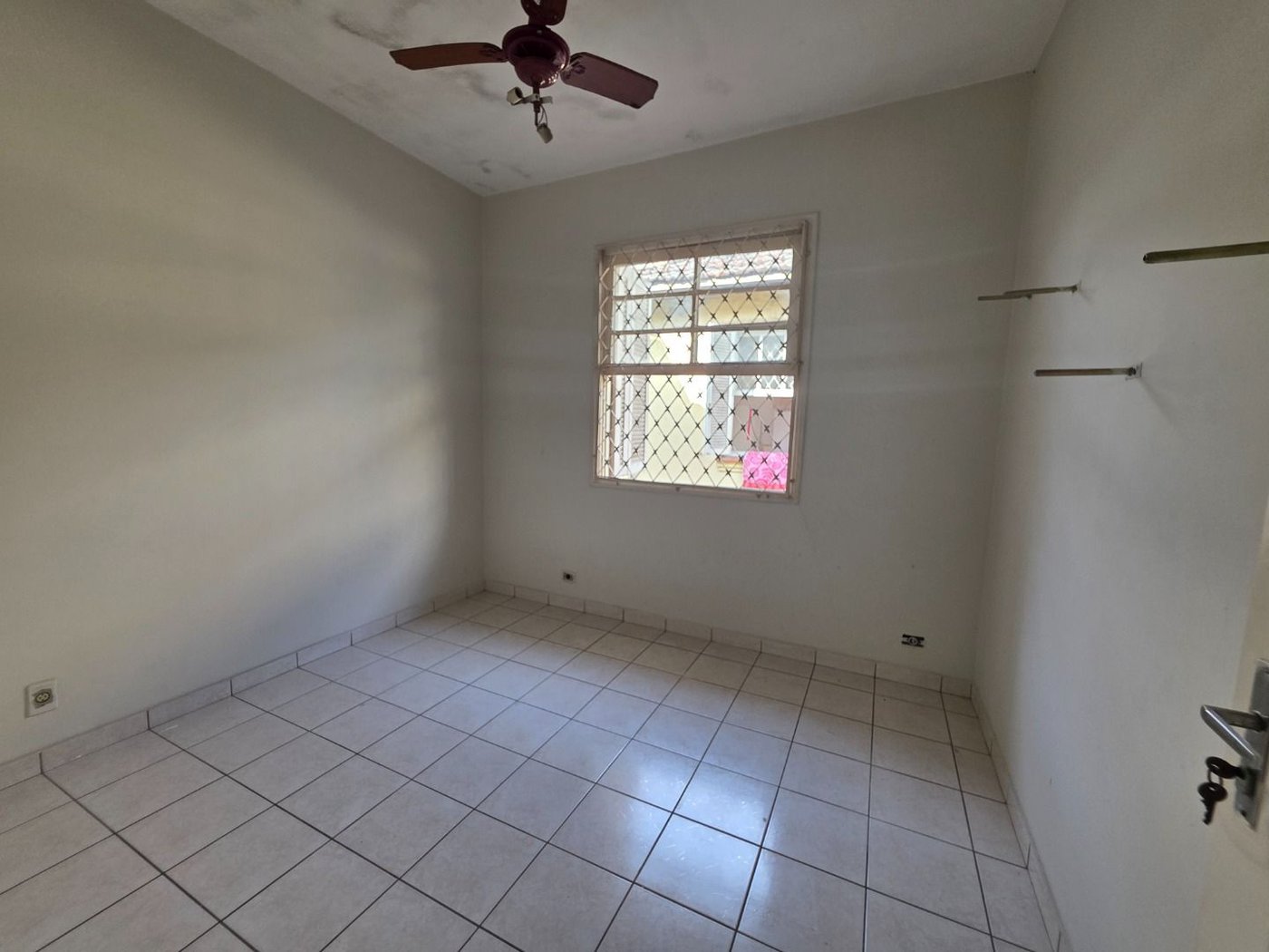 Sobrado com 3 dormitórios à venda, 129 m² por R$ 638.000,00 - Encruzilhada - Santos/SP