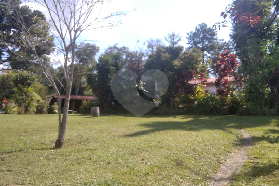 Casa à venda com 5 quartos, sendo 3 suítes, no condomínio Alpes da Cantareira, Mairiporã - SP