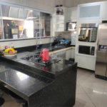 Casa à venda com 4 quartos, sendo 2 suítes, no condomínio Residencial Jardim das Palmeiras, Vinhedo - SP
