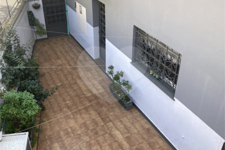 Casa com 4 dormitórios na Saúde.