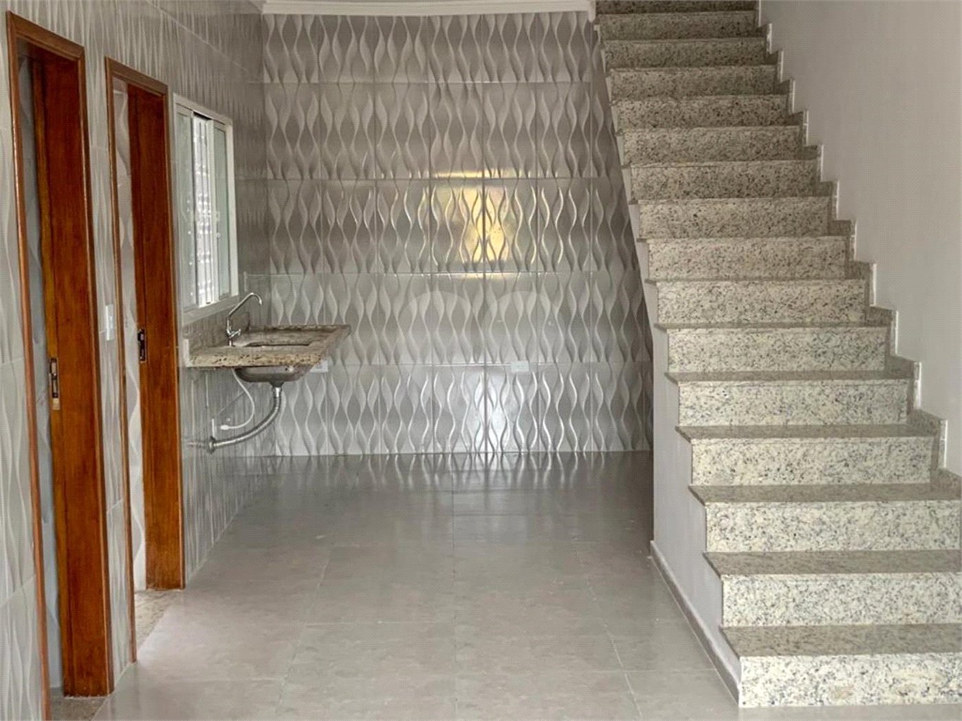 Sobrado à venda com 3 quartos, sendo 1 suíte, em Tremembé, São Paulo, SP