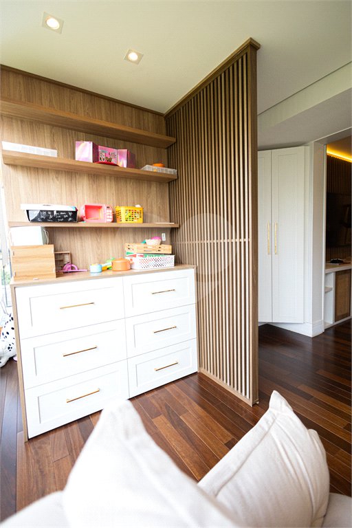Apartamento à venda com 5 quartos, sendo 4 suítes,  em Parque Reboucas, São Paulo, SP