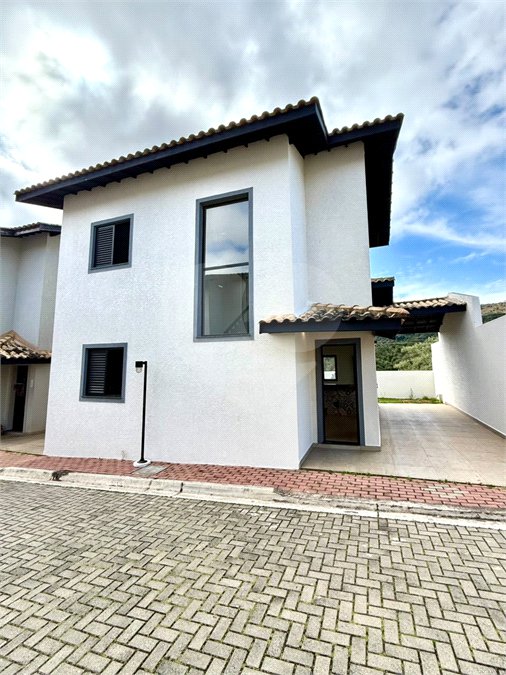 Casa à venda ou para alugar com 3 quartos, sendo 1 suíte, no condomínio Residencial Marchant Buarque, Atibaia - SP
