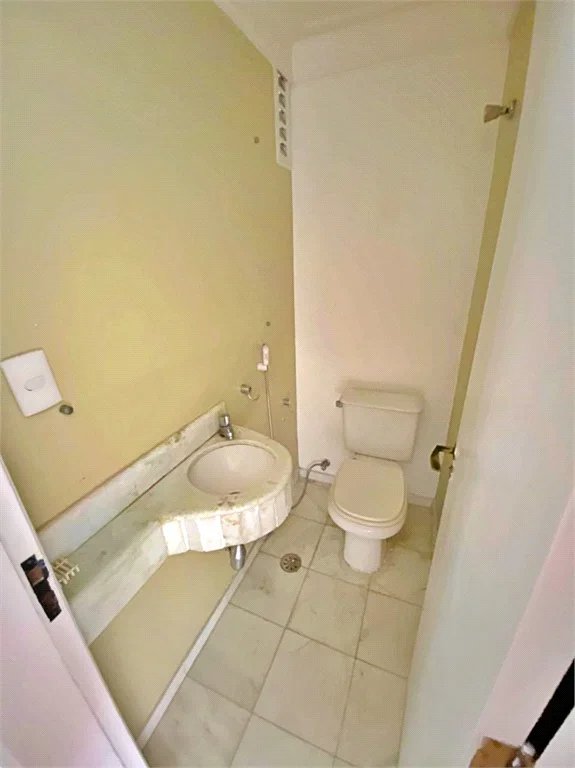 Apartamento à venda com 3 quartos, sendo 1 suíte,  em Vila Andrade, São Paulo, SP