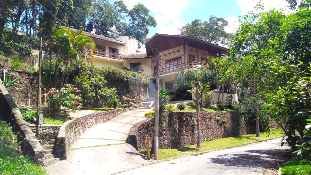 Casa à venda ou para alugar com 3 quartos, sendo 1 suíte, no condomínio Alpes de Caieiras, Caieiras - SP