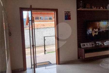 Casa à venda com 8 quartos, sendo 2 suítes,  em Jardim Estância Brasil, Atibaia, SP