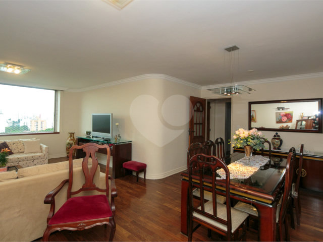 Apartamento à venda com 4 quartos, sendo 1 suíte,  em Alto da Boa Vista, São Paulo, SP
