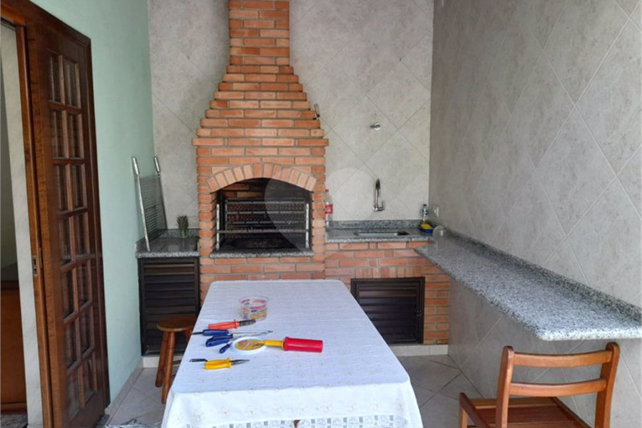Sobrado à venda com 3 suítes em Vila Romero, São Paulo, SP