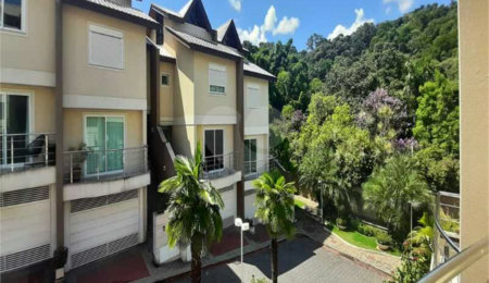 Casa à venda com 4 quartos, sendo 2 suítes,  no condomínio Florada da Serra, São Paulo - SP