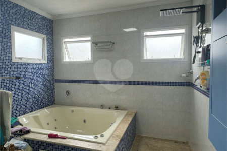 Casa à venda com 6 suítes no condomínio Arujá V, Arujá - SP