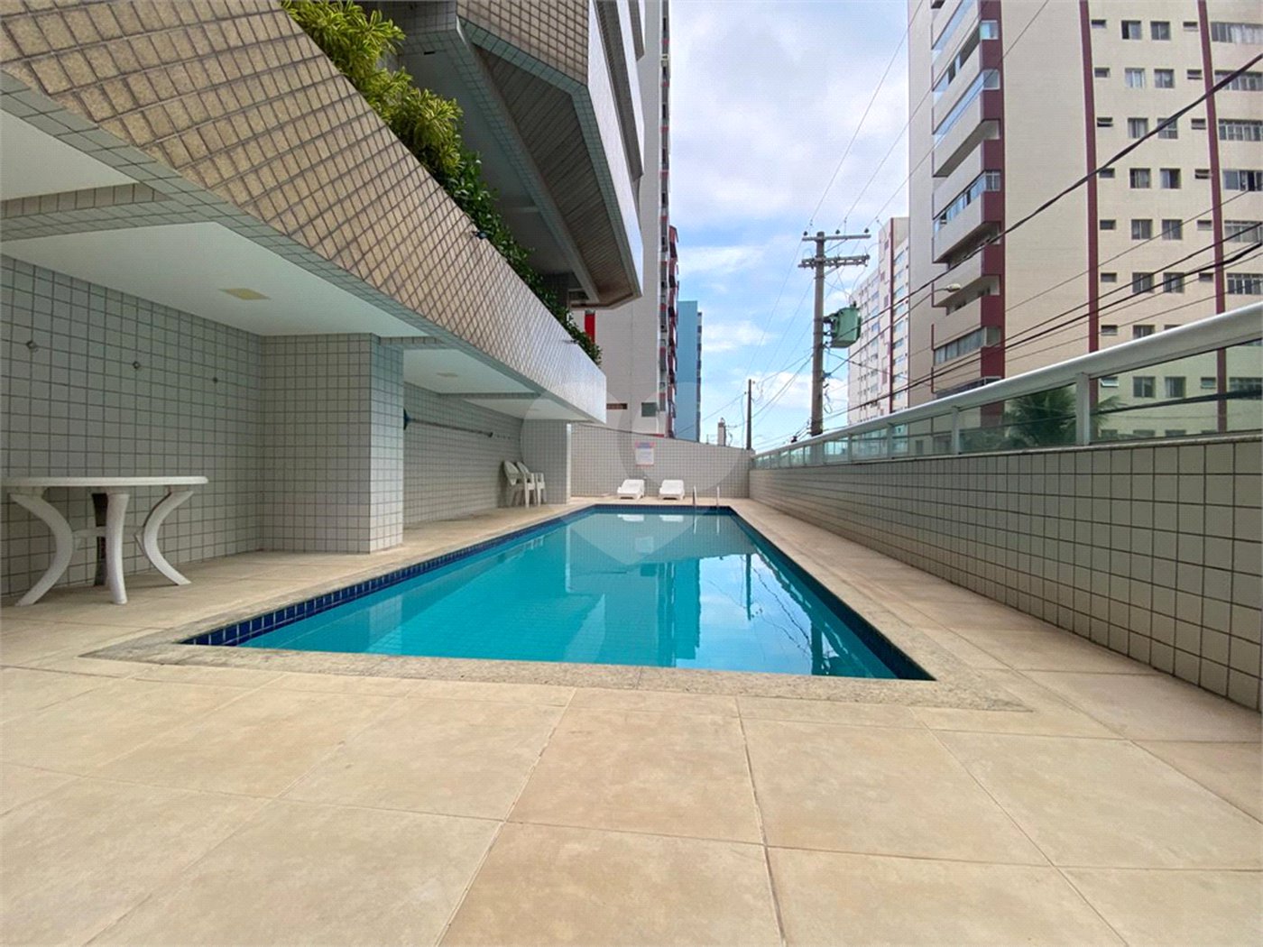 Apartamento à venda com 2 quartos, sendo 1 suíte, em Guilhermina, Praia Grande, SP