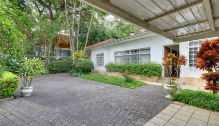 Casa Térrea à venda ou para alugar com 5 quartos, sendo 2 suítes,  em Granja Julieta, São Paulo, SP