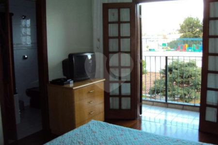 Sobrado à venda com 4 quartos, sendo 2 suítes, em Jardim Peri Peri, São Paulo, SP