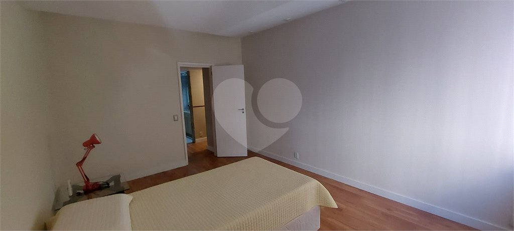 Apartamento à venda com 4 quartos, sendo 1 suíte,  em Laranjeiras, Rio de Janeiro, RJ