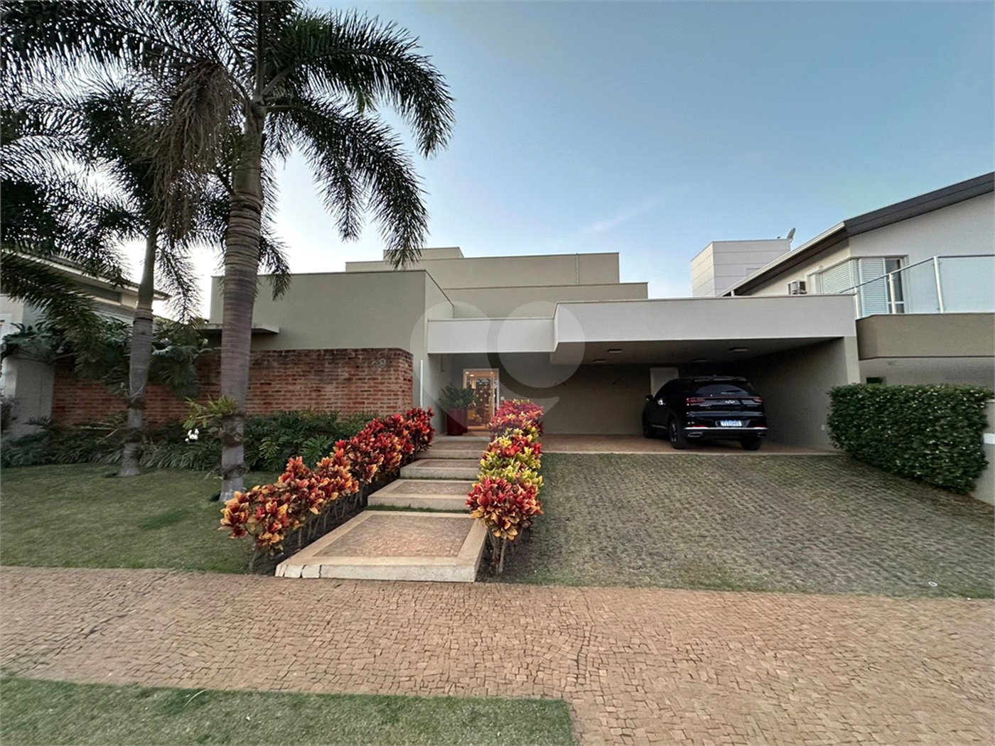 Casa a venda no condomínio Damha II