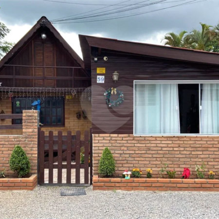 Chalé à venda em Atibaia 140m²– Condomínio fechado com lazer completo