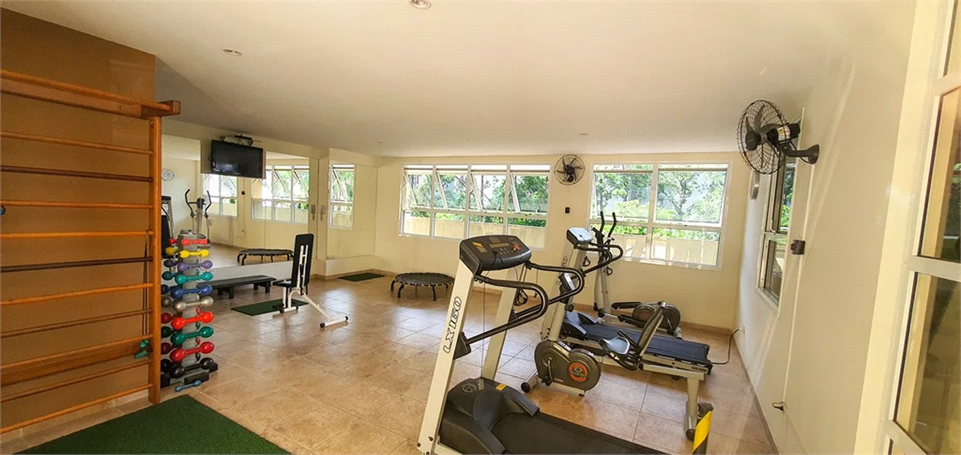 Apartamento luxuoso com 130m2, 3 suítes, 4 vagas.