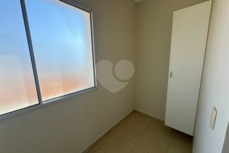 Apartamento de 2 Dormitórios á venda, no Parque Santa Marta em São Carlos.