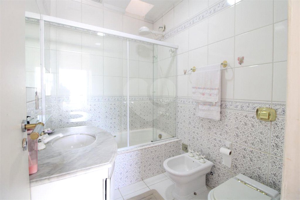 Sobrado à venda com 3 quartos, sendo 1 suíte,  em Jardim Prudência, São Paulo, SP