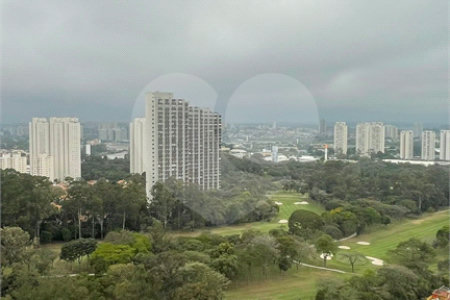 Apartamento à venda com 3 suítes em Vila Sofia, São Paulo, SP