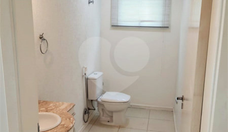 Casa à venda ou para alugar com 3 suítes no condomínio Residencial Jardim das Palmeiras, Vinhedo - SP
