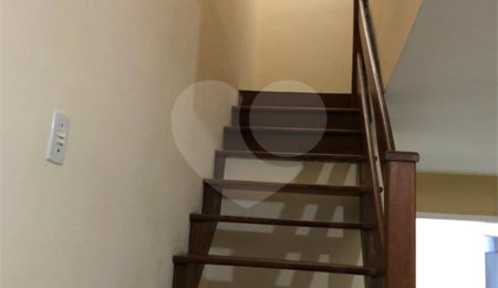 Casa à venda com 2 quartos, sendo 1 suíte,  no condomínio Village Palmas, São Paulo - SP