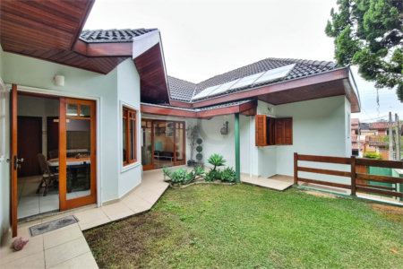 Casa à venda com 4 quartos, sendo 3 suítes, no condomínio Morada da Serra, São José dos Campos - SP