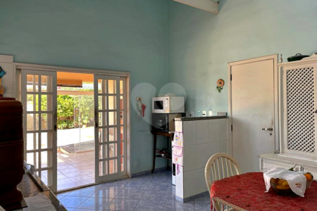 Casa à venda com 4 quartos, sendo 3 suítes,  no condomínio Terras de Santa Teresa, Itupeva - SP