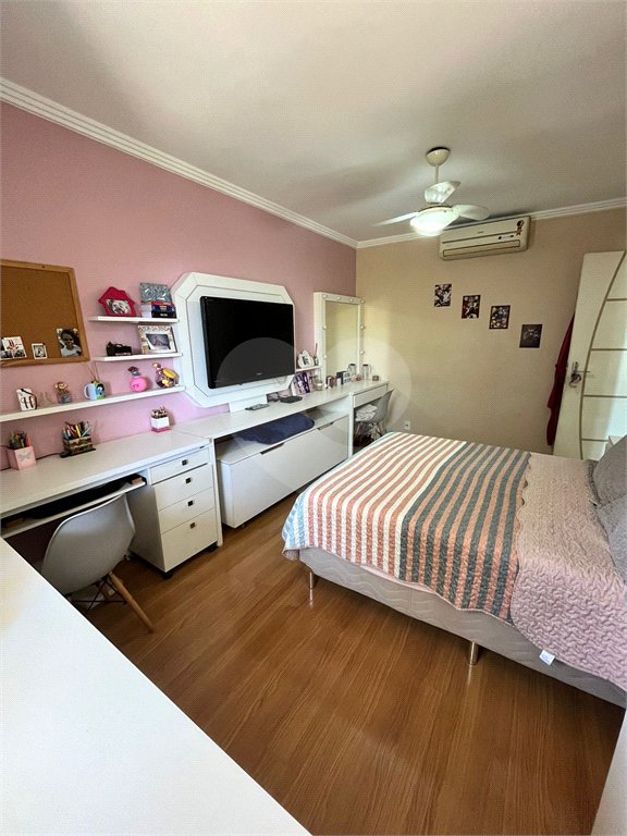 Casa à venda com 3 quartos, sendo 2 suítes, no condomínio Laura Serra, Rio de Janeiro - RJ