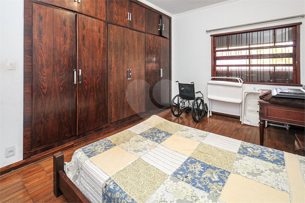 Casa Térrea à venda com 4 quartos, sendo 1 suíte, em Alto da Boa Vista, São Paulo, SP