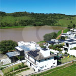 Casa à venda com 3 suítes no condomínio Figueira Garden, Atibaia - SP