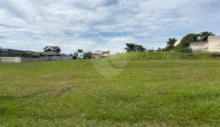 Terreno à venda no condomínio Village Saint Charbel, Araçoiaba da Serra - SP
