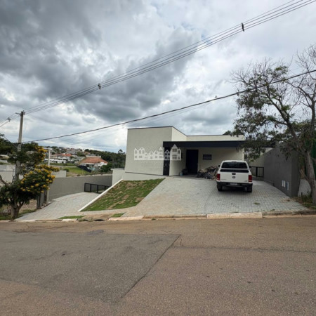 Casa à venda com 3 suítes no condomínio Shamballa III, Atibaia - SP