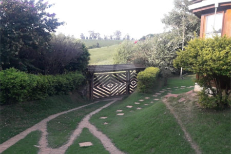 Chácara à venda com 4 quartos, sendo 2 suítes, em Loteamento Village de Atibaia, Atibaia, SP