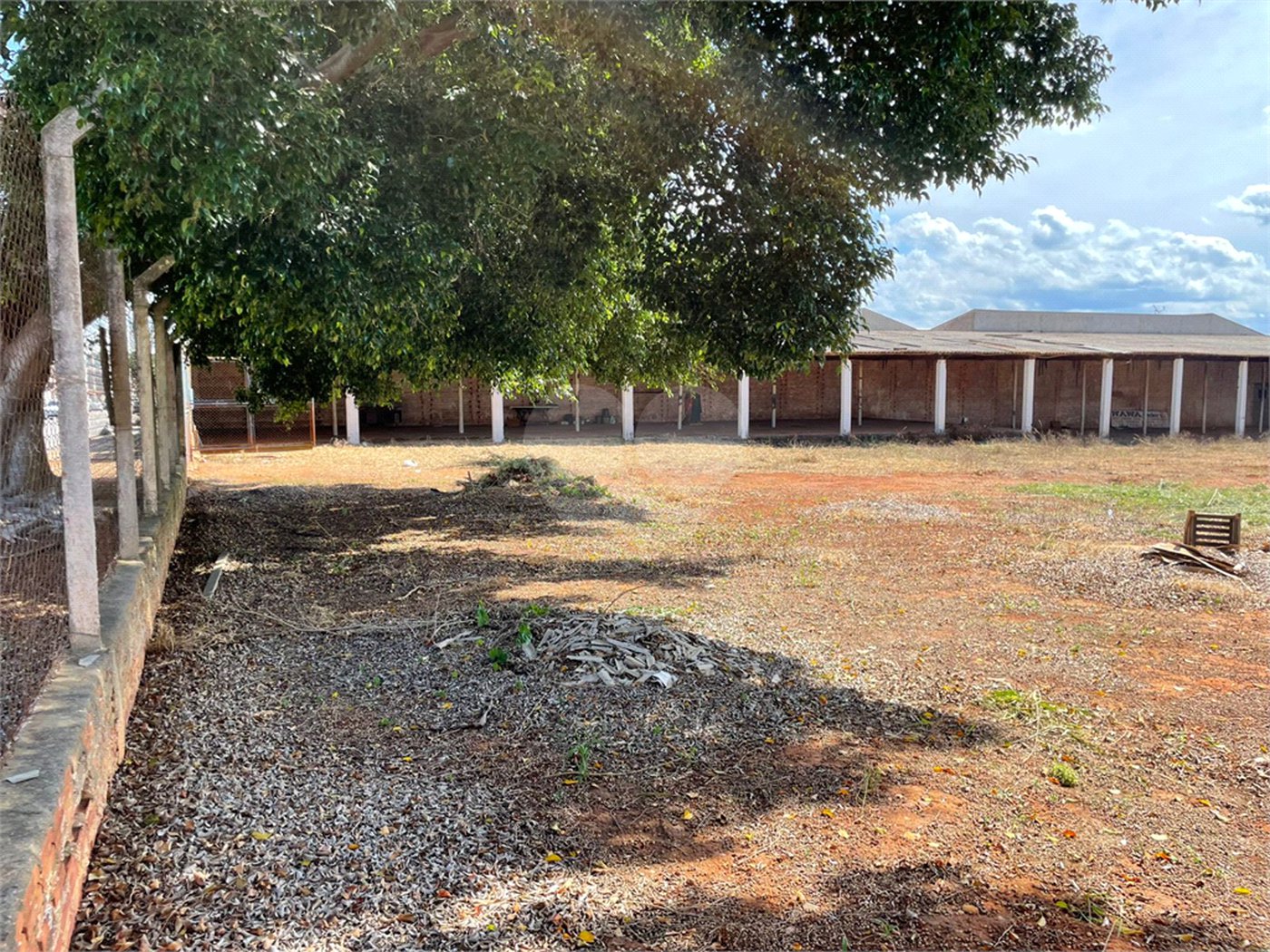Terreno à venda com 1 quarto em Vila Carolina, Itapetininga, SP