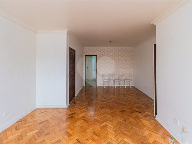 Apartamento à venda com 3 quartos, sendo 1 suíte,  em Campo Belo, São Paulo, SP