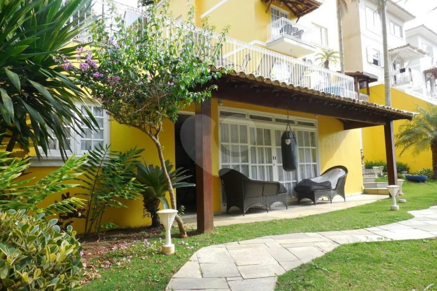 Casa à venda com 3 suítes no condomínio Itatinga I, São Paulo - SP