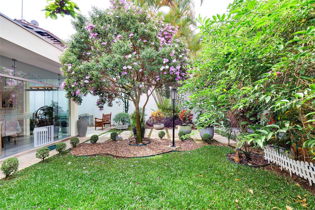 Sobrado à venda com 4 quartos, sendo 2 suítes, em Jardim Marajoara, São Paulo, SP