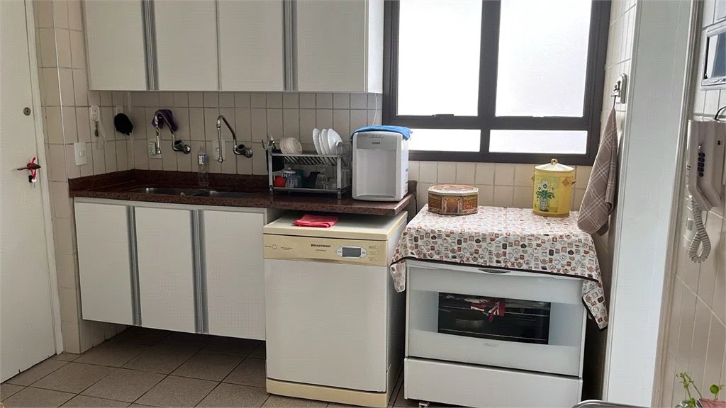 Apartamento à venda com 3 quartos, sendo 1 suíte, em Jardim das Acácias, São Paulo, SP