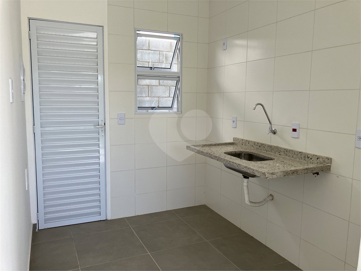 Casa à venda com 3 quartos, sendo 1 suíte,  no condomínio Residencial Vila Amarone, Sorocaba - SP
