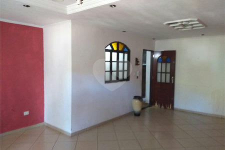 Sobrado à venda com 3 quartos, sendo 1 suíte, em Jardim Cruz do Corisco, São Paulo, SP