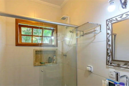 Casa à venda com 4 quartos, sendo 2 suítes,  em Granja Viana, Cotia, SP