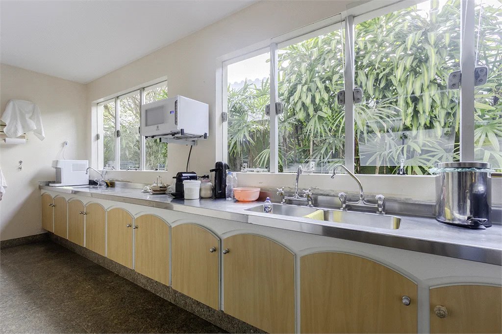 Casa à venda com 4 quartos, sendo 3 suítes, em Cidade Jardim, São Paulo, SP