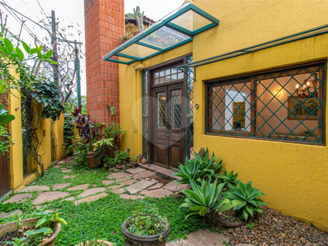 Casa à venda com 3 quartos, sendo 1 suíte,  no condomínio Jardim Hipico, São Paulo - SP