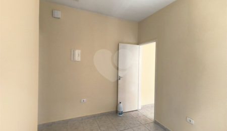 Casa à venda com 3 quartos, sendo 1 suíte,  em Jardim Oriental, São Paulo, SP