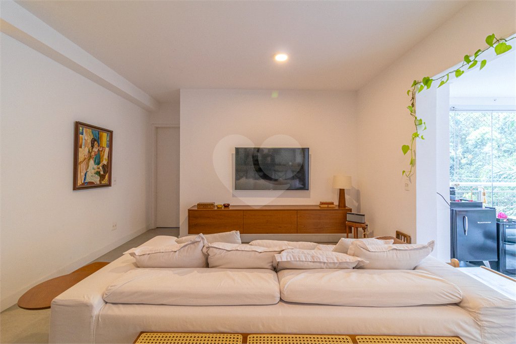 Apartamento à venda com 3 quartos, sendo 1 suíte,  em Morumbi, São Paulo, SP