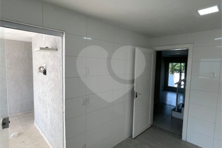 Casa à venda com 3 quartos, sendo 1 suíte, no condomínio Residencial Green Ville, Rio de Janeiro - RJ